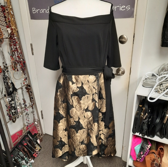 Carmen Marc Valvo Dresses & Skirts - Dress
